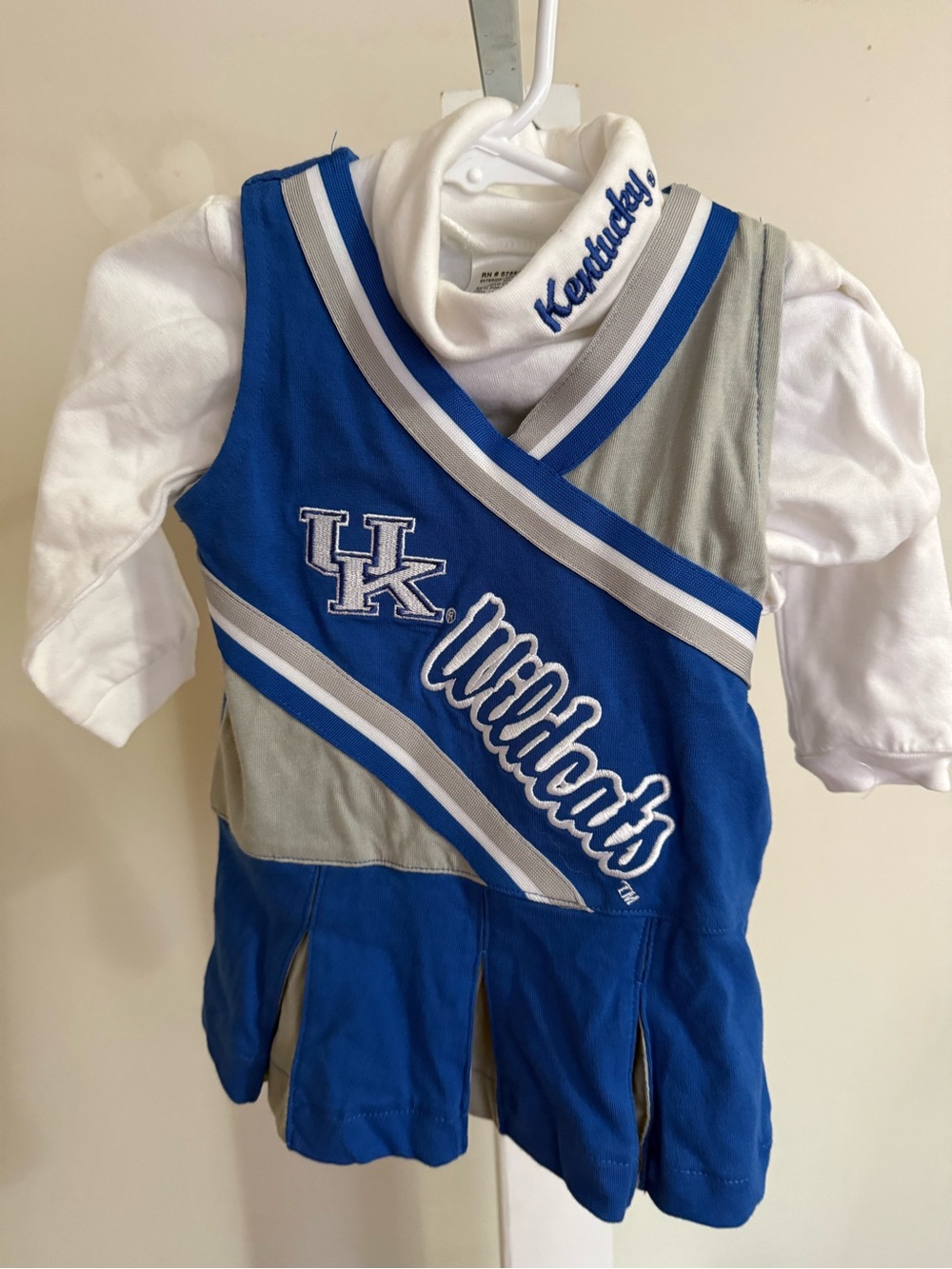 University of Kentucky Wildcats Cheerleader Outfit - Picture 2 of 10